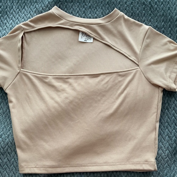 Beige cut out crop top - Picture 2 of 4